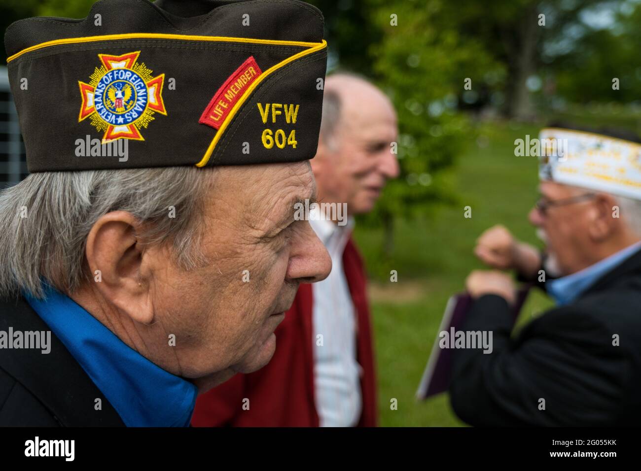 Bloomington, United States. 31st May, 2021. George Kristoff, of the Veterans of Foreign Wars (VFW) waits for the ceremony to begin on Memorial Day at Valhalla Memory Gardens. A Memorial Day ceremony was held to remember those that have died serving US armed forces. The ceremony was held after a year off due to Covid-19 pandemic. Most Americans aren't affected by military service since less than 1 percent of Americans service in the military. (Photo by Jeremy Hogan/SOPA Images/Sipa USA) Credit: Sipa USA/Alamy Live News Stock Photo