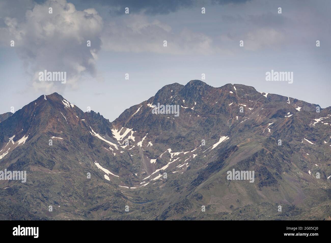 Pica d'Estats seen from the Monteixo summit (Pallars Sobirà, Catalonia, Spain, Pyrenees) ESP: Pica d'Estats vista desde la cumbre del Monteixo Stock Photo
