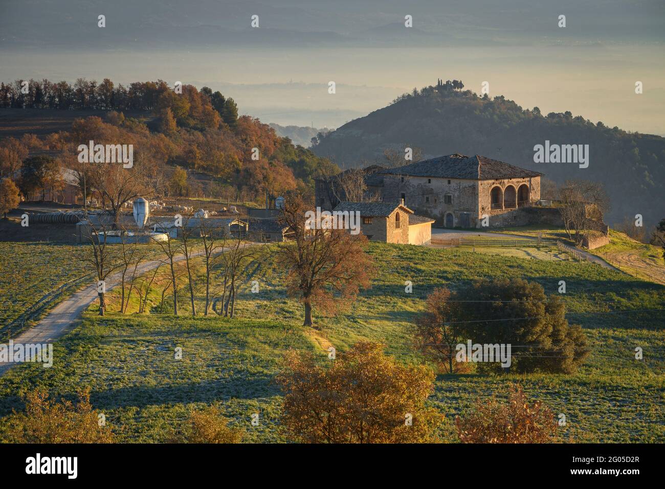 Sunrise in Sant Bartomeu del Grau village, with the El Pujol country house in the foreground (Osona, Catalonia, Spain) Stock Photo