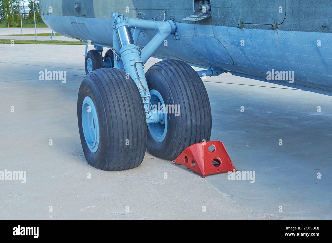 Helicopter landing gear hires stock photography and images Alamy
