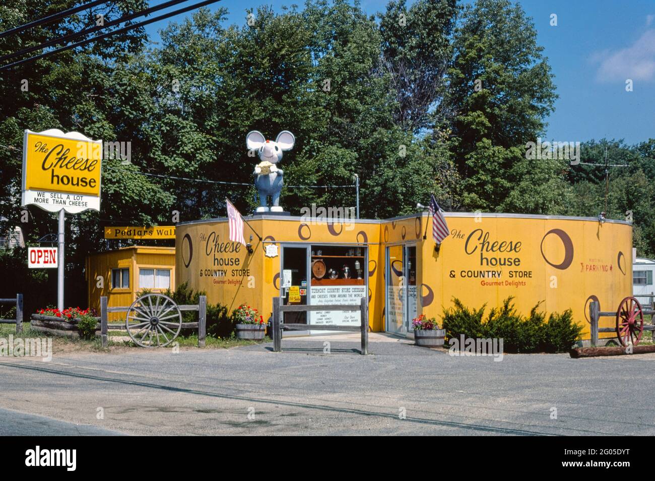 1970s America - The Cheese House, Sturbridge, Massachusetts 1977 Stock  Photo - Alamy