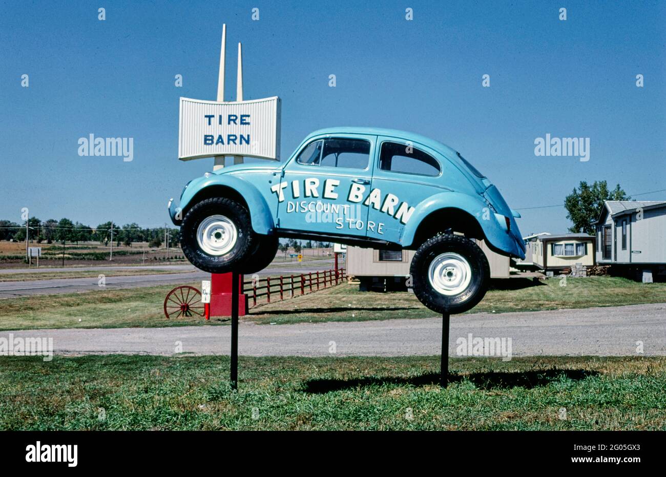 Tire barn sign hires stock photography and images Alamy