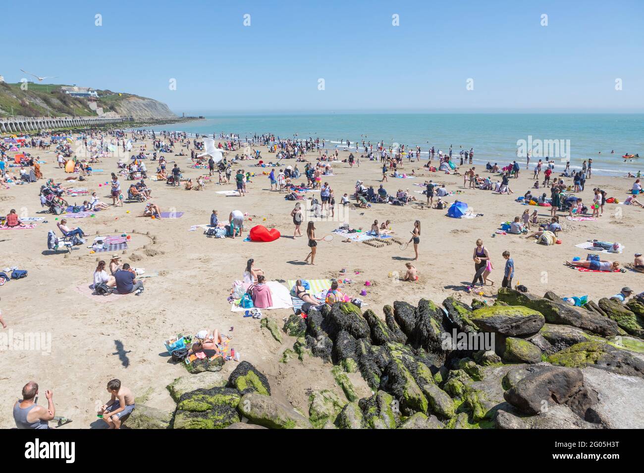 Folkestone beach crowded hi-res stock photography and images - Alamy