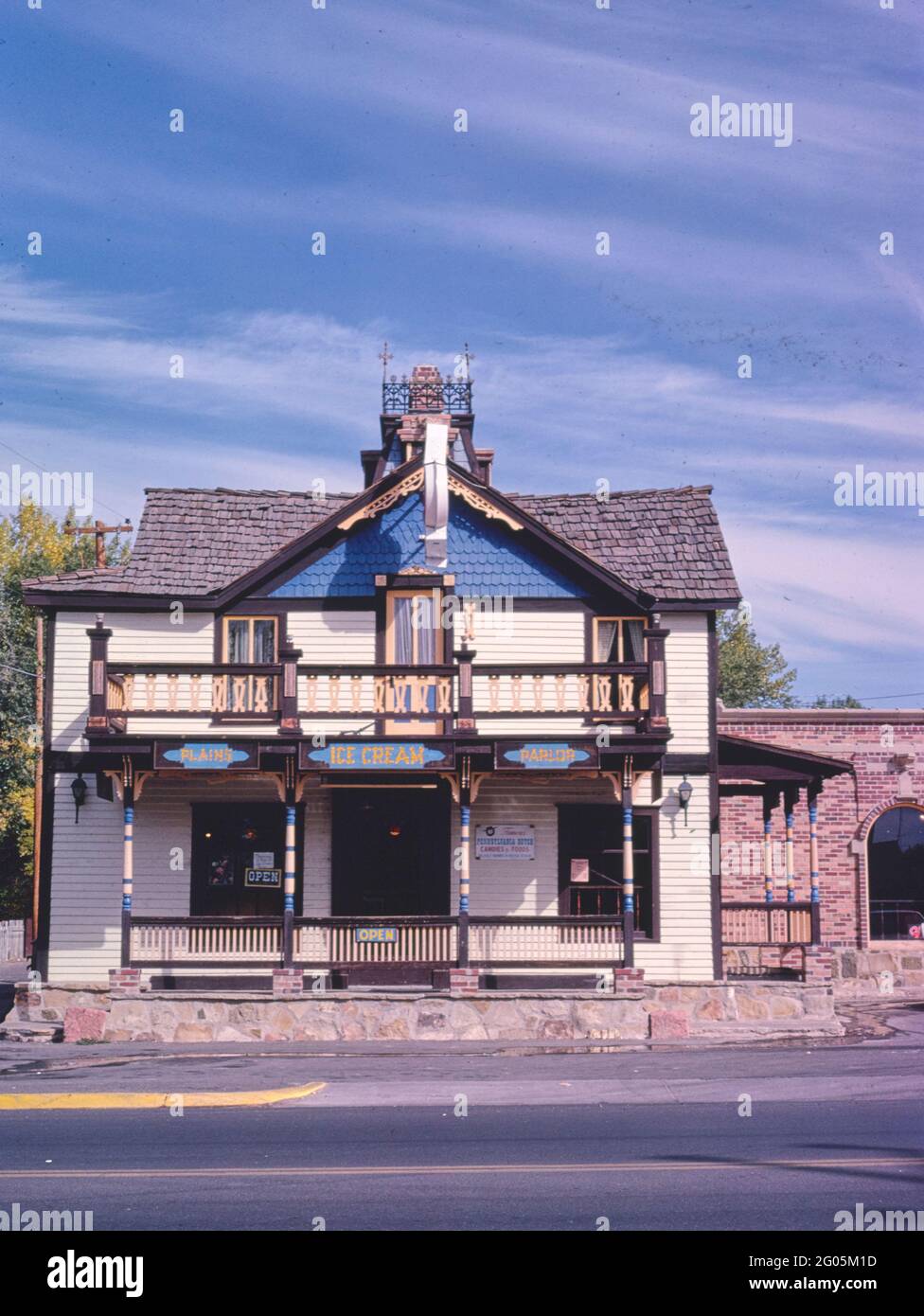 Ice cream parlor 1980s hires stock photography and images Alamy
