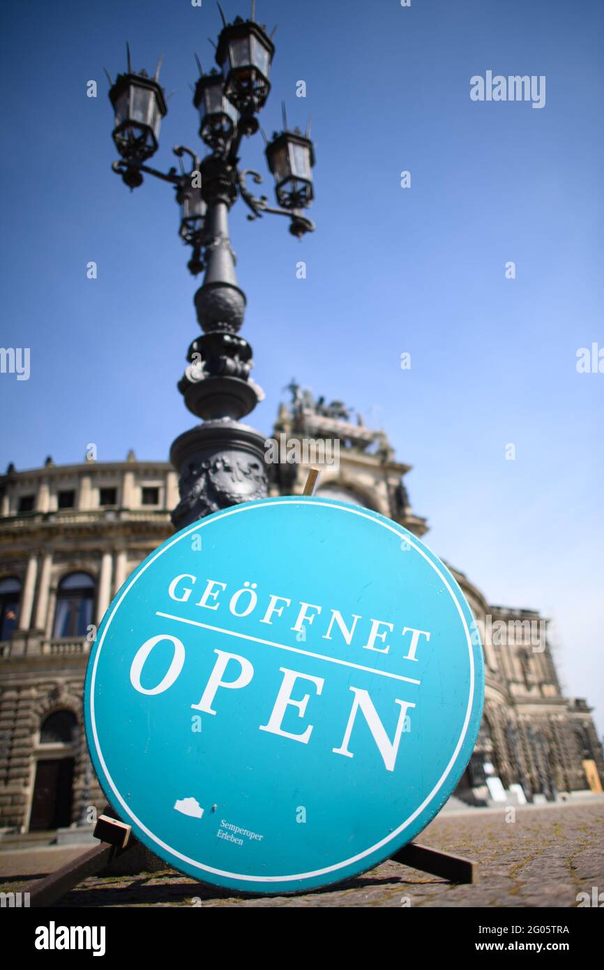 Dresden, Germany. 01st June, 2021. A sign 'Geöffnet, Open' (Open, Open) stands on Theaterplatz in front of the Semper Opera House and advertises guided tours of the opera house. Credit: Robert Michael/dpa-Zentralbild/dpa/Alamy Live News Stock Photo