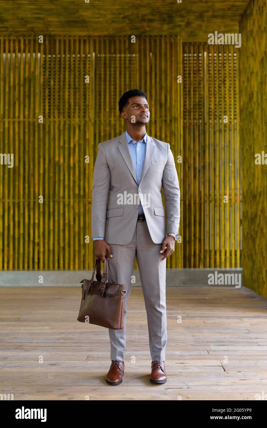 Wearing suit hi-res stock photography and images - Alamy