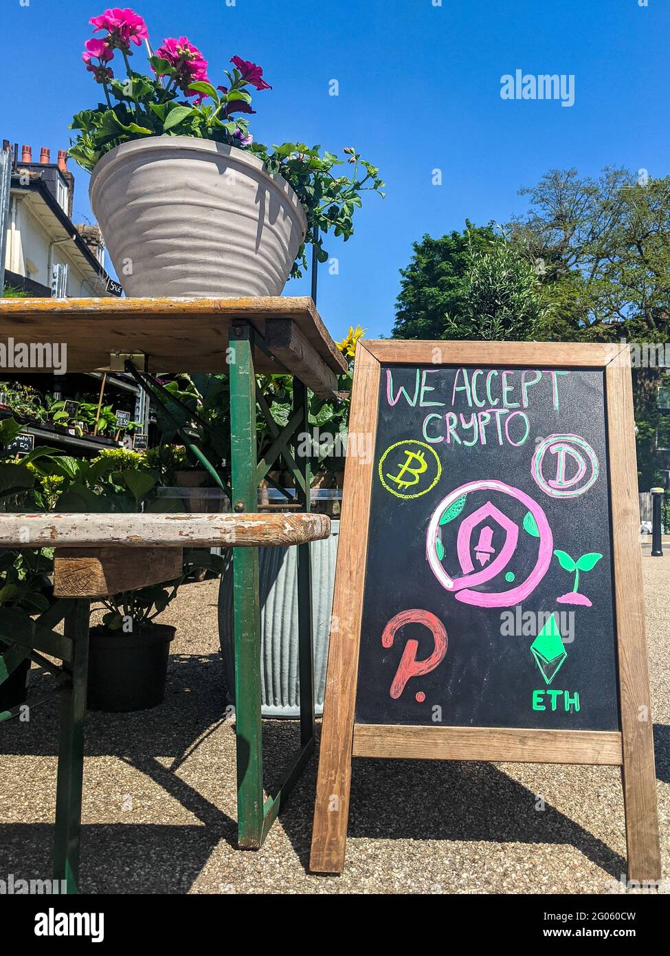 Bitcoin accepted here hi-res stock photography and images - Alamy