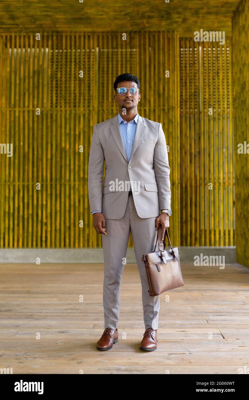 Black man wearing business suit hi-res stock photography and images - Alamy