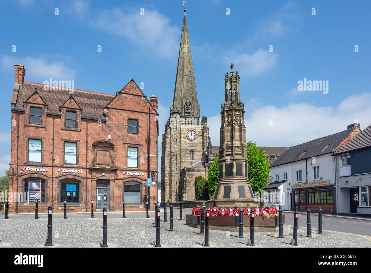 War Memorial and St Mary the Virgin Church, Market Place, Uttoxeter, Staffordshire, England, United Kingdom Stock Photo