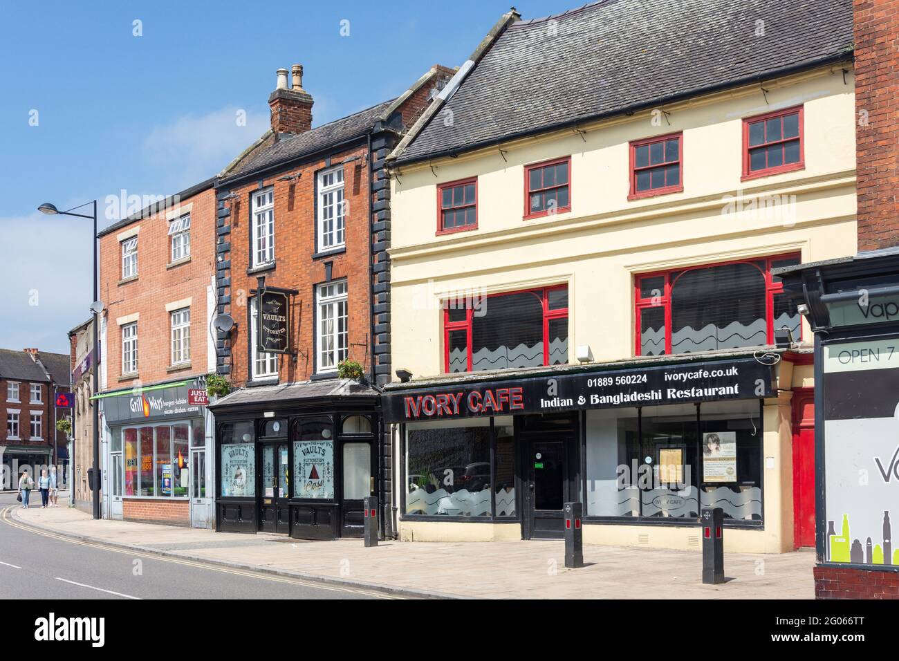 Shops and restaurants, Market Place, Uttoxeter, Staffordshire, England, United Kingdom Stock Photo