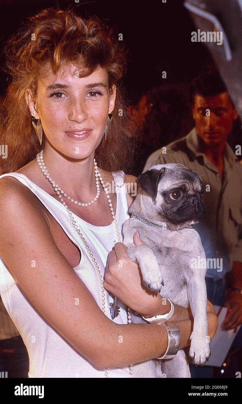 The Italian actress Lucrezia Lante della Rovere daughter of Marina Ripa di  Meana, photographed with the dog of the designer Valentino, Oliver. Rome  (Italy) 1987 Stock Photo - Alamy