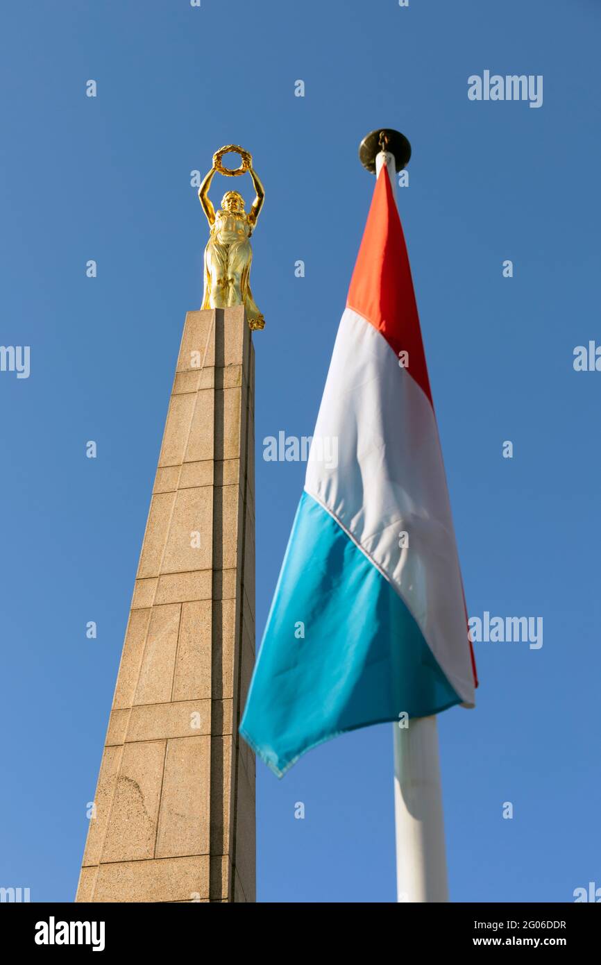 Europe, Luxembourg, Luxembourg City, The Monument of Remembrance with the Gëlle Fra (Golden Lady) and the National Flag of Luxembourg Stock Photo