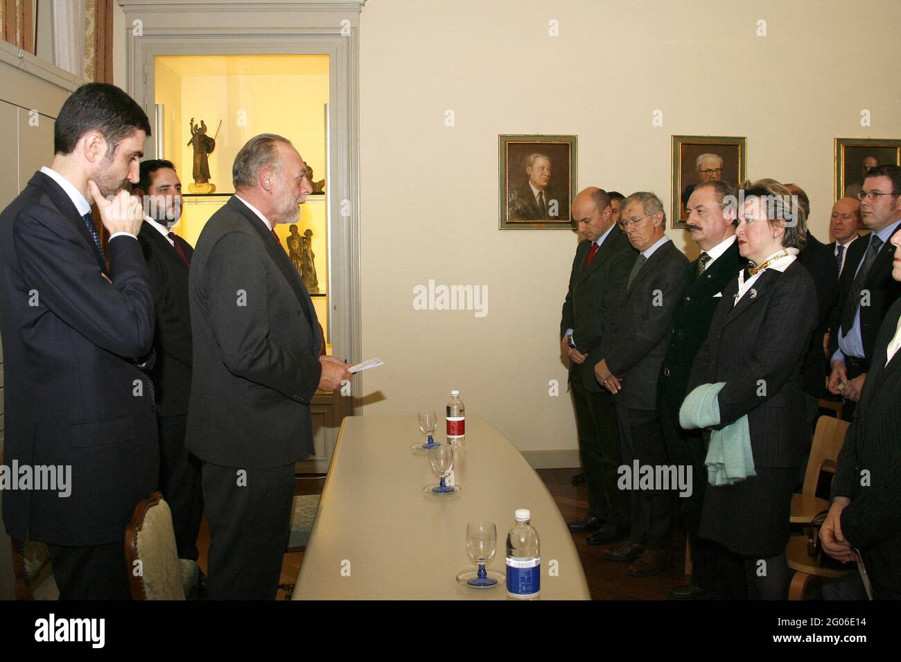 Exclusive - Prince Amedeo, Duke of Aosta, President of the Regional Council, lawyer Davide Gariglio and the publisher Andrea Borella attending the presentation of the Yearbook of the Italian Nobility edited by Monumental Edition, at the Palazzo Lascaris in Turin, Italy, on December 10, 2007. The publisher Andrea Borella presented the 2007 edition of the Yearbook of Italian Nobility in one of the rooms of Palazzo Lascaris. Duke Amedeo d'Aosta was the guest of honor at the ceremony. The first edition of the volume dates back to the early 1900s and was the work of Commendatore Giovanni Battista d Stock Photo