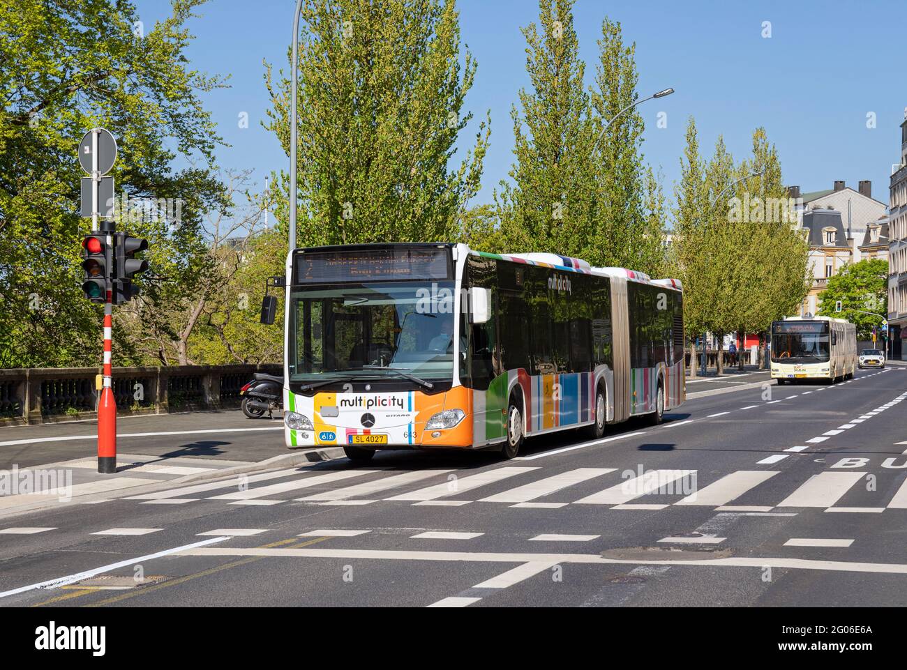 Europe, Luxembourg, Luxembourg City, Rue Franklin Delano Roosevelt with Articulated Bus near the Monument of Remembrance Stock Photo