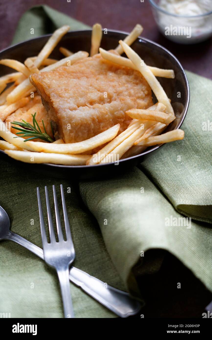Fish & chips, breaded and fried cod with french fries and tartar sauce