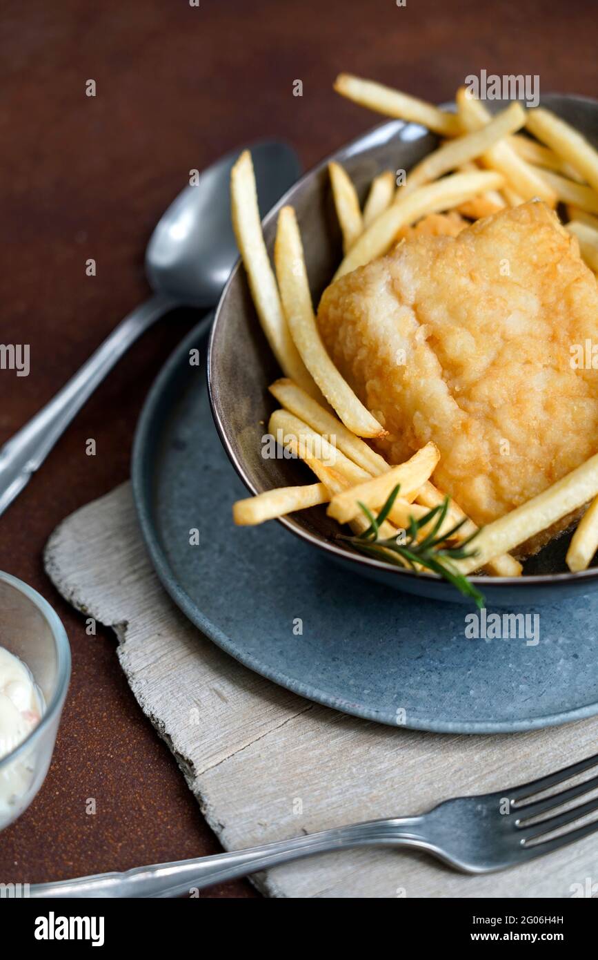 Fish & chips, breaded and fried cod with french fries and tartar sauce