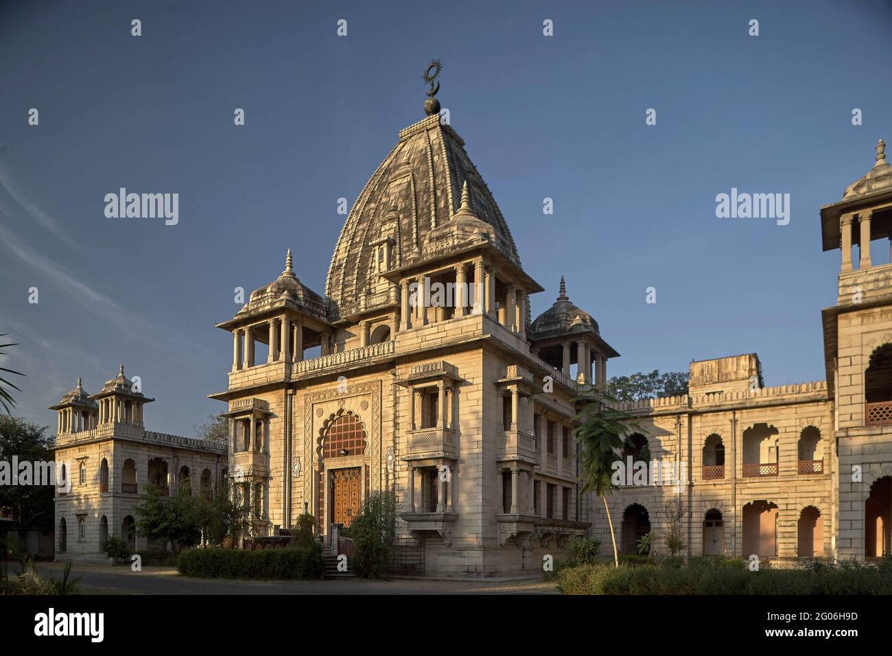 22 Nov 06 Kirti Mandir Vadodara Baroda Kothi Road Dak Bunglaw Sayajigunj Vadodara Gujarat India Stock Photo Alamy