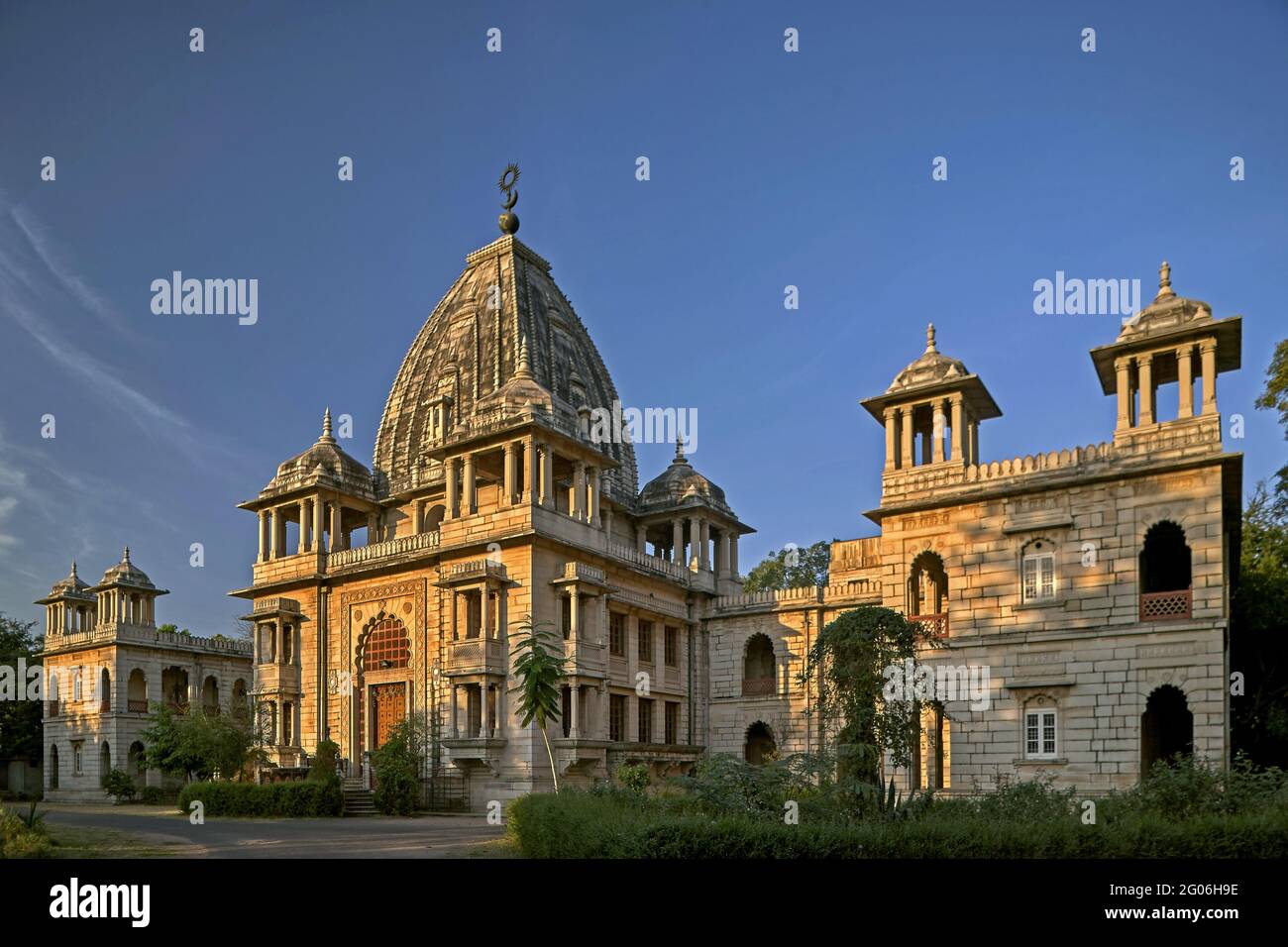 22 Nov 06 Kirti Mandir Vadodara Baroda Kothi Road Dak Bunglaw Sayajigunj Vadodara Gujarat India Stock Photo Alamy