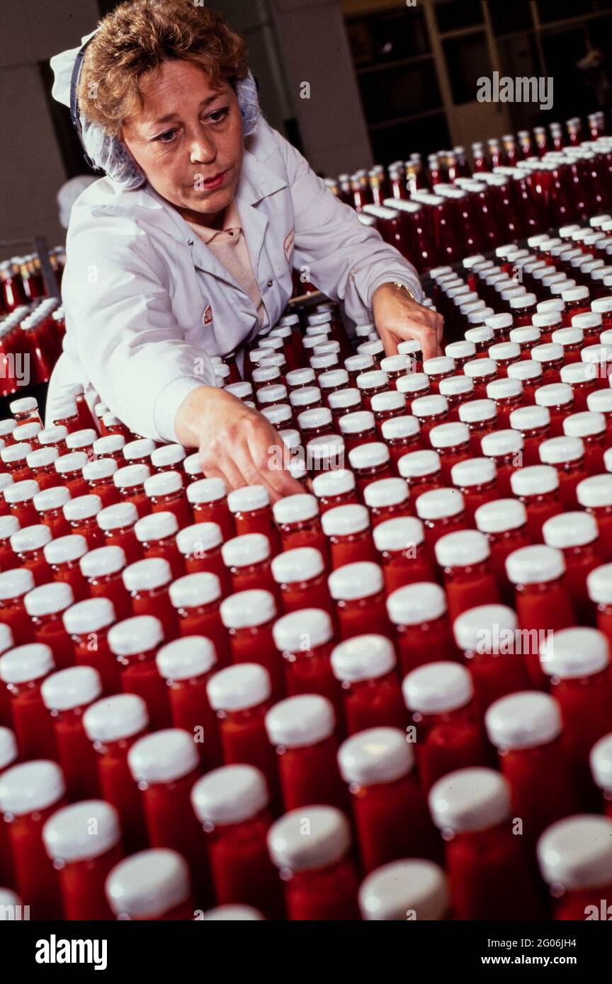 FILE PHOTO: US foods giant Kraft Heinz has announced today June 1, 2021, that it will invest £140m into a facility on the outskirts of Wigan, to bring back production of Heinz Tomato Ketchup to the UK. It is one of the largest investments in UK manufacturing since Brexit. This file photo from 1998, shows the previous manufacturing of Heinz Tomato Ketchup in bottles at the same factory in Kitt Green, Wigan, before UK production ceased a year later. Photo: © 2021 David Levenson  Credit: David Levenson/Alamy Live News Stock Photo