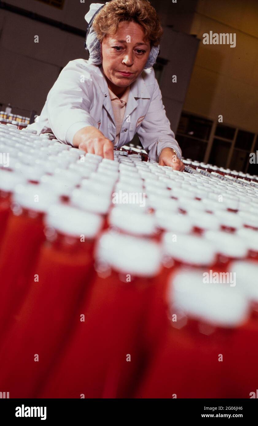 FILE PHOTO: US foods giant Kraft Heinz has announced today June 1, 2021, that it will invest £140m into a facility on the outskirts of Wigan, to bring back production of Heinz Tomato Ketchup to the UK. It is one of the largest investments in UK manufacturing since Brexit. This file photo from 1998, shows the previous manufacturing of Heinz Tomato Ketchup in bottles at the same factory in Kitt Green, Wigan, before UK production ceased a year later. Photo: © 2021 David Levenson  Credit: David Levenson/Alamy Live News Stock Photo
