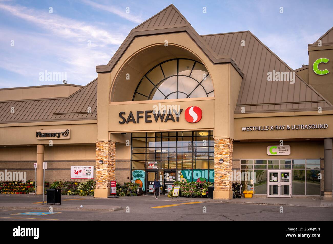 Calgary, Alberta - May 30, 2021:  Exterior facade of a Safeway grocery store in Calgary, Alberta. Stock Photo