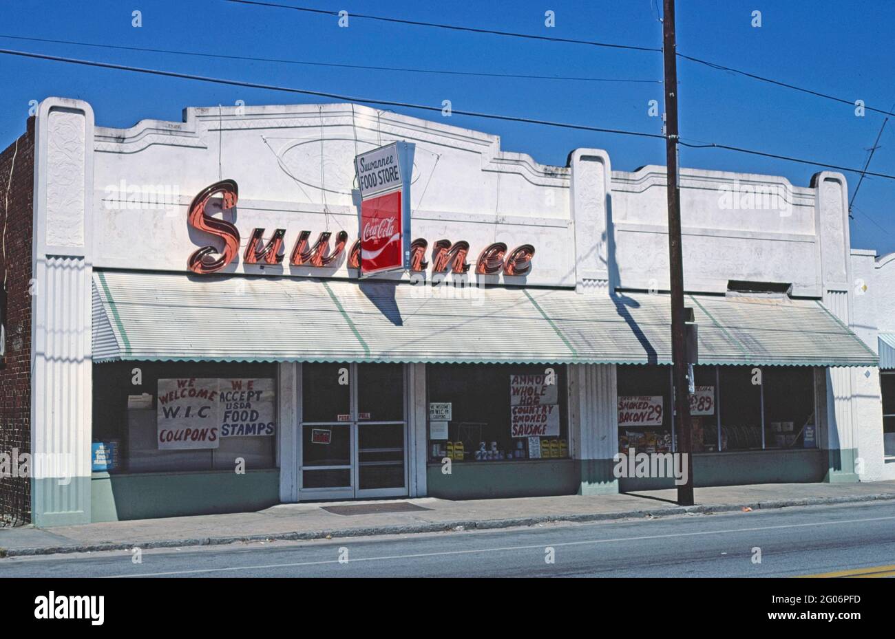 1970s America -  Suwannee Food Store, Kingsland, Georgia 1979 Stock Photo