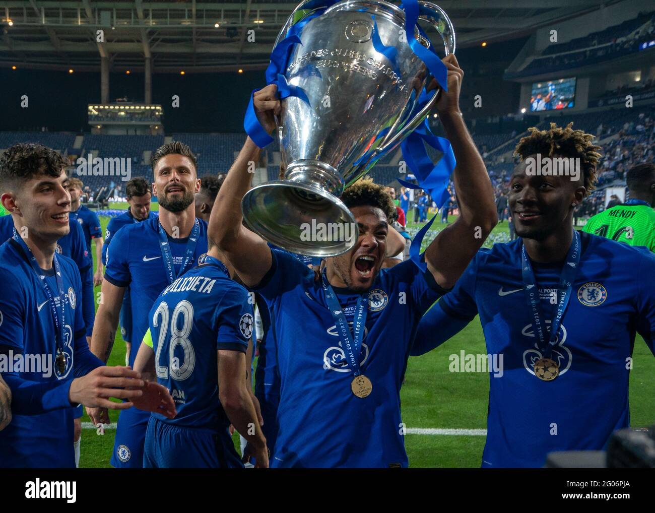 Ryal Quay, UK. 29th May, 2021. Reece James of Chelsea lifts the winning  trophy following the UEFA Champions League Final match between Manchester  City and Chelsea at The Est‡dio do Drag‹o, Porto