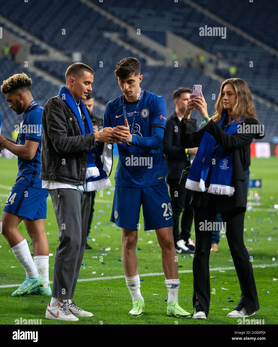 Ryal Quay, UK. 29th May, 2021. Kai Havertz of Chelsea celebrates with girlfriend Sophia Weber and his brother following the UEFA Champions League Final match between Manchester City and Chelsea at The Est‡dio do Drag‹o, Porto, Portugal on 29 May 2021. Photo by Andy Rowland. Credit: PRiME Media Images/Alamy Live News Stock Photo