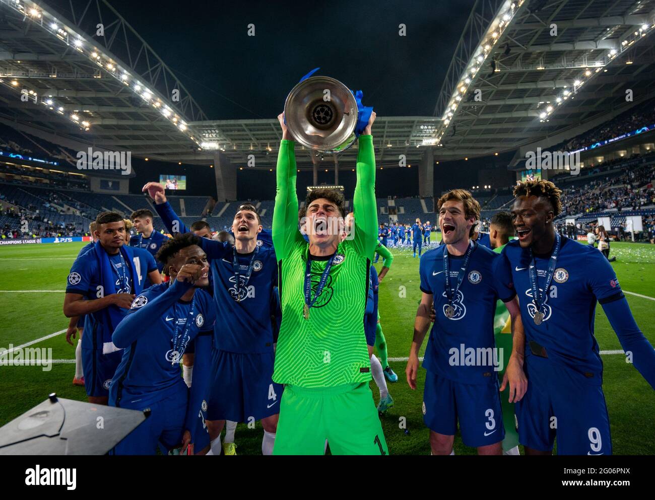 Ryal Quay Uk 29th May 21 Goalkeeper Kepa Arrizabalaga Of Chelsea Lifts The Winning Trophy During The Uefa Champions League Final Match Between Manchester City And Chelsea At The Est Dio Do Drag O Ryal Quay Uk 29th May 21 Goalkeeper Kepa Arrizabalaga Of Chelsea Lifts The Winning Trophy During The Uefa Champions League Final Match Between Manchester City And Chelsea At The Est Dio Do Drag O