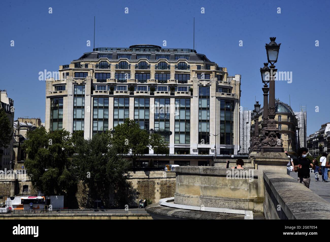 Legendary Paris department store La Samaritaine reopens