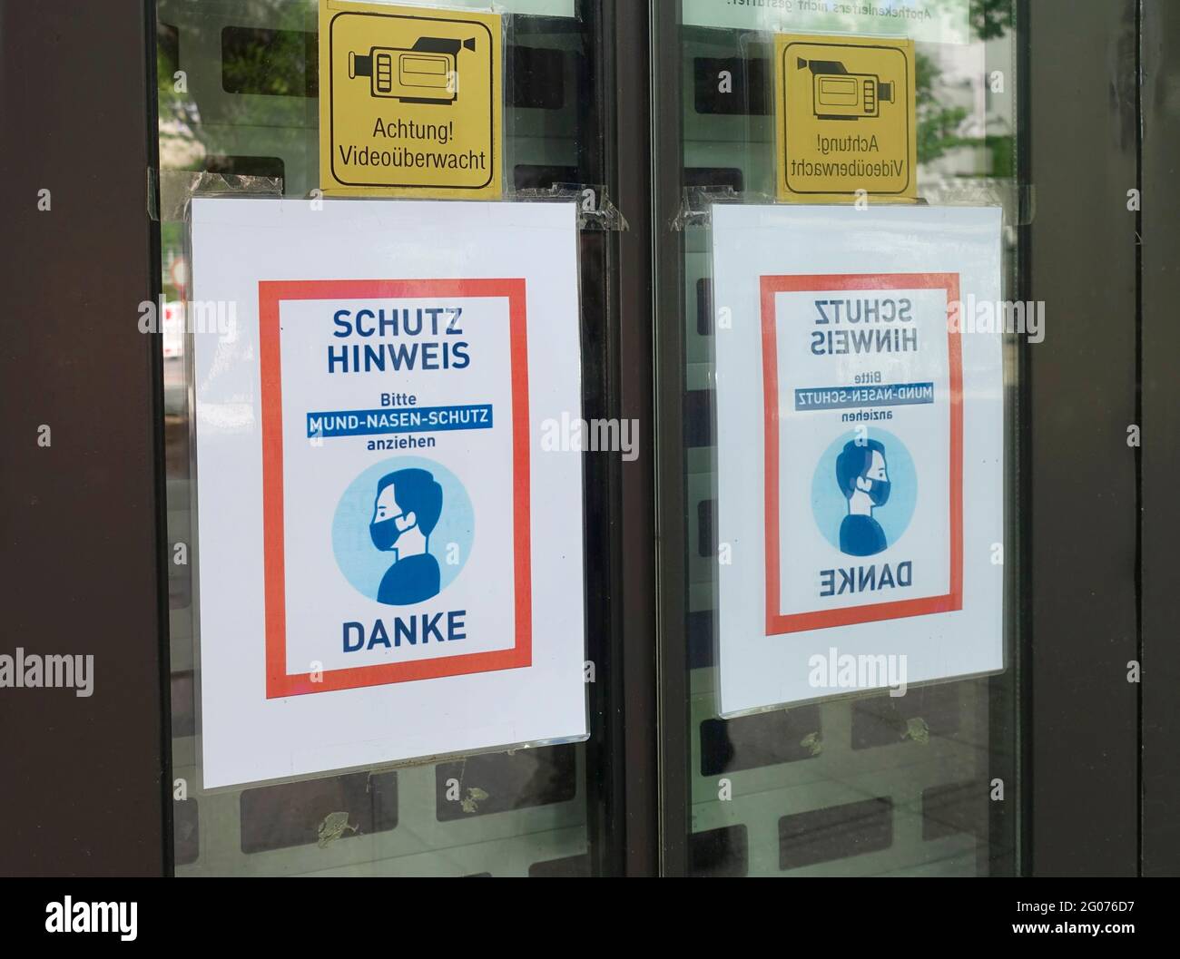 Sign, rules for entering the pharmacy, Berlin, Germany Stock Photo Alamy