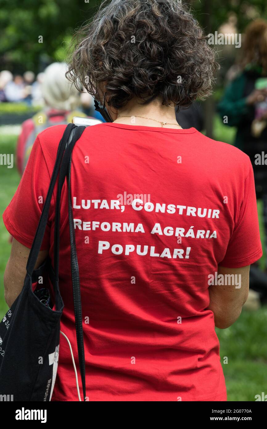 London, UK. 29th May, 2021. An activist wears a T-shirt reading 'Lutar, Construir Reforma Agrária Popular!' (Fight, build a people’s agrarian reform!) at the Kill The Bill National Day of Action in protest against the Police, Crime, Sentencing and Courts (PCSC) Bill 2021. Credit: Mark Kerrison/Alamy Live News Stock Photo