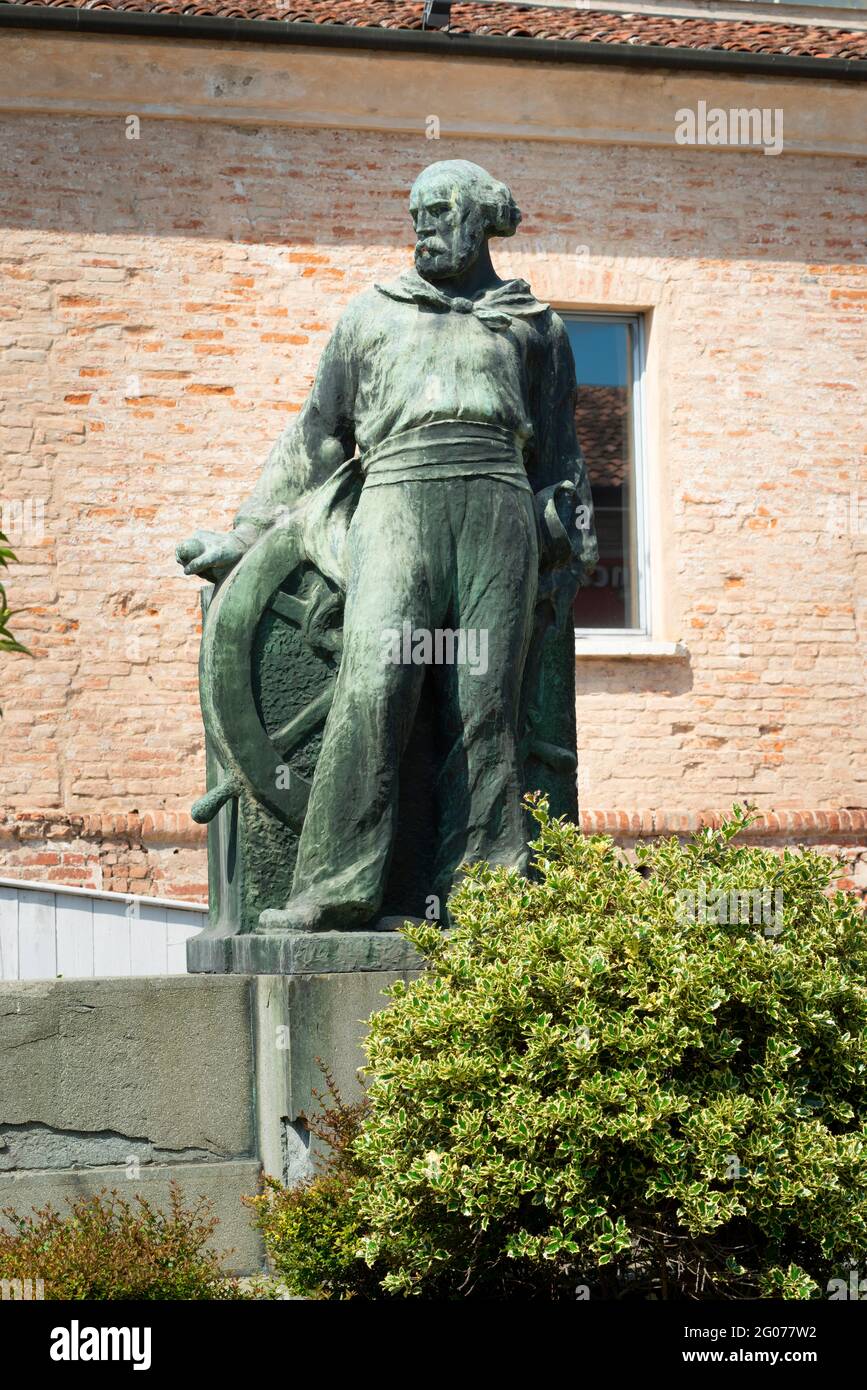 Italy, Lombardy, Orzinuovi, Giuseppe Garibaldi Monument in front a San Giorgio Castle Stock Photo