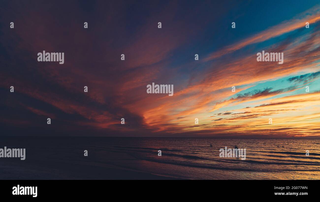 Vibrant sunset sky reflected hi-res stock photography and images - Alamy