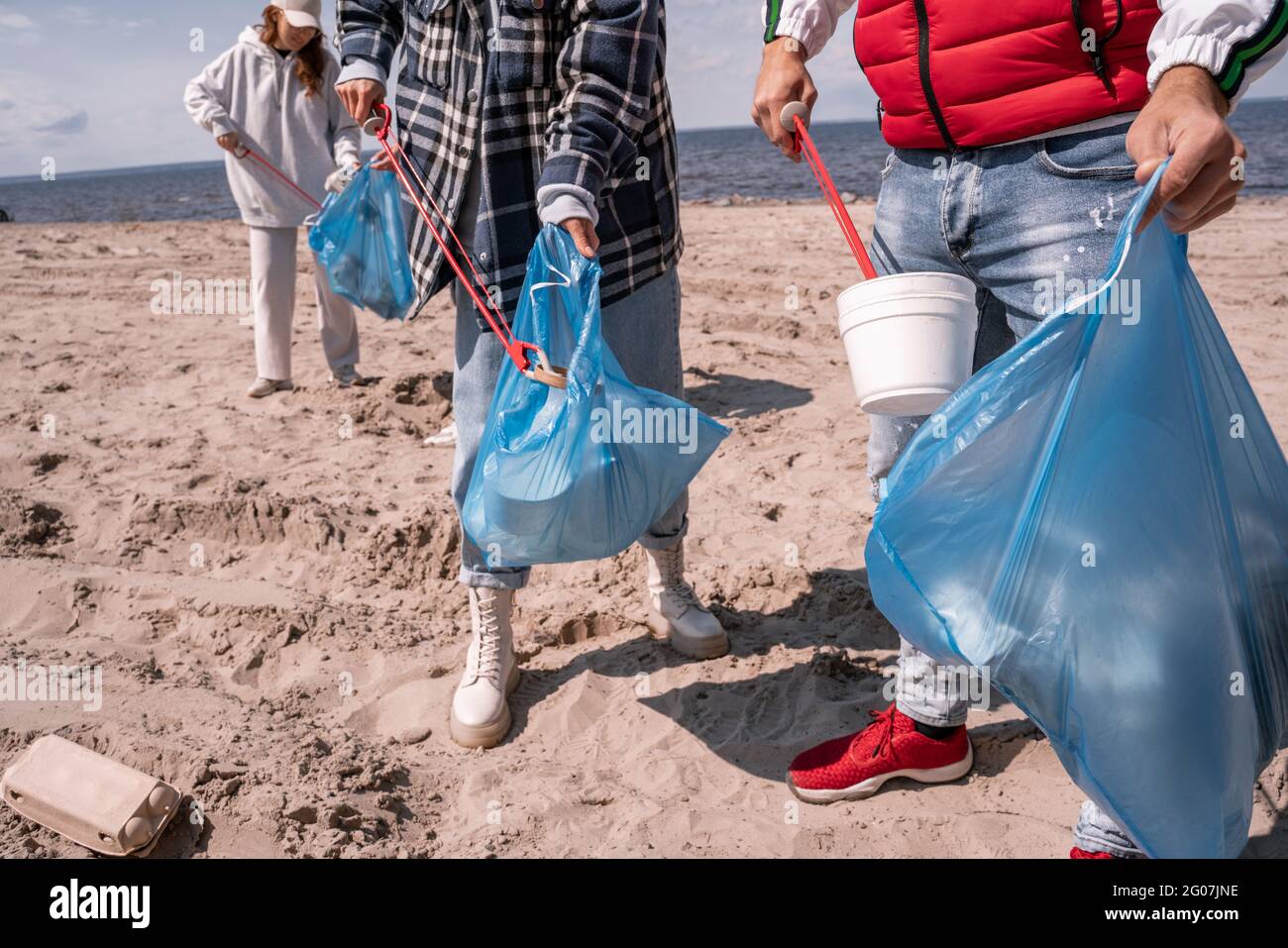 Young people collecting garbage hi-res stock photography and images - Alamy
