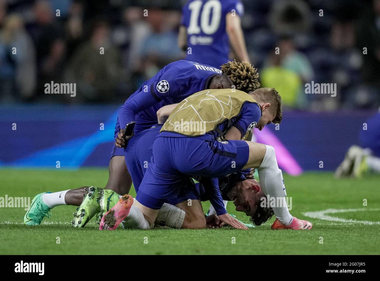 Ryal Quay Uk 29th May 21 Players Run To Celebrate With Winning Goal Scorer Kai Havertz Of Chelsea At Full Time During The Uefa Champions League Final Match Between Manchester City And Ryal Quay Uk 29th May 21 Players Run To Celebrate With Winning Goal Scorer Kai Havertz Of Chelsea At Full Time During The Uefa Champions League Final Match Between Manchester City And