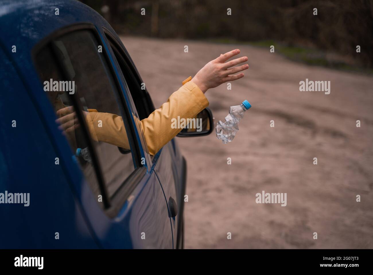 Throwing litter car hires stock photography and images Alamy