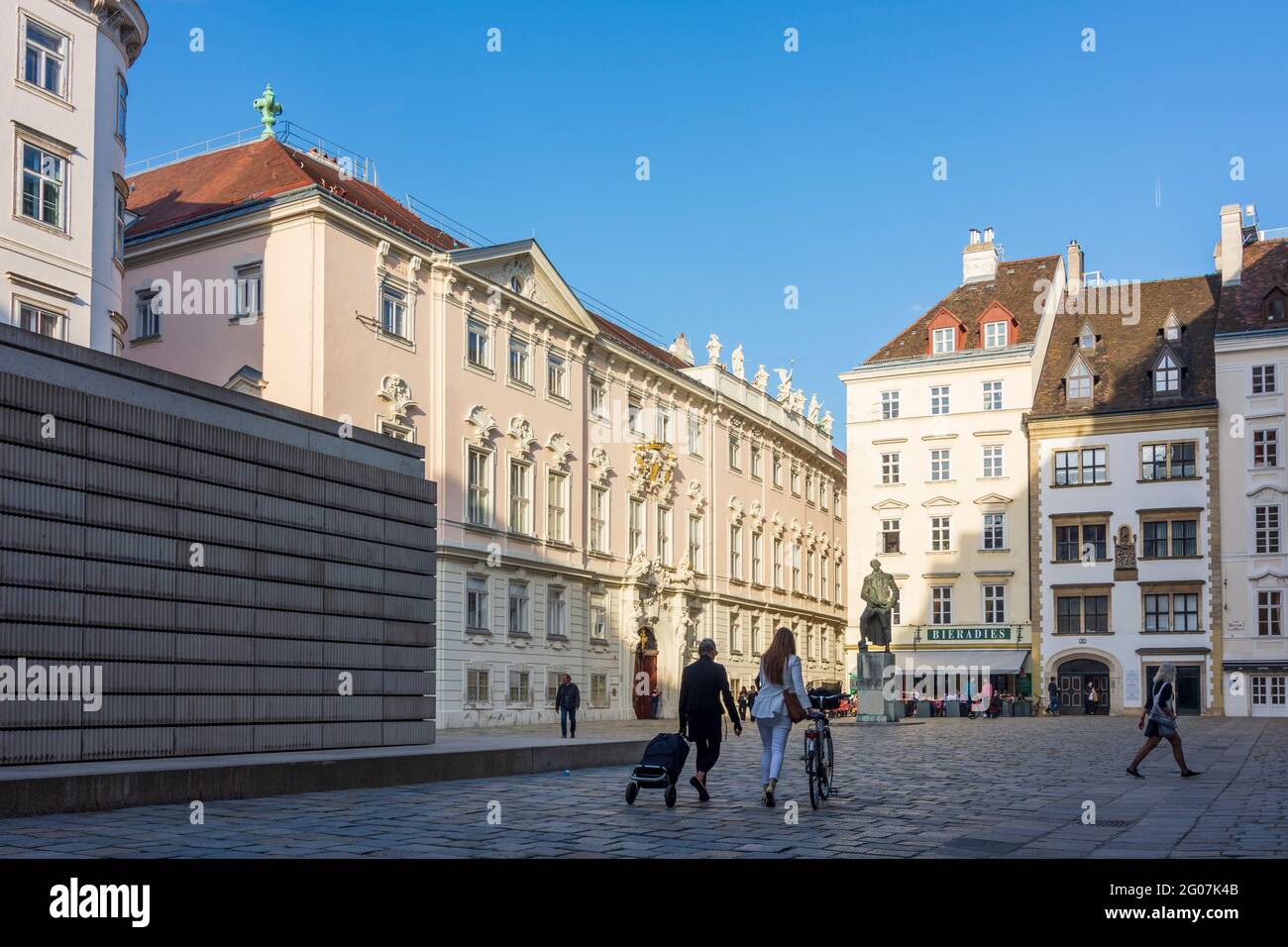 Wien Vienna Square Judenplatz Holocaust Memorial House Bohmische Hofkanzlei Today Verwaltungsgerichtshof Supreme Administrative Court Of Austria Stock Photo Alamy