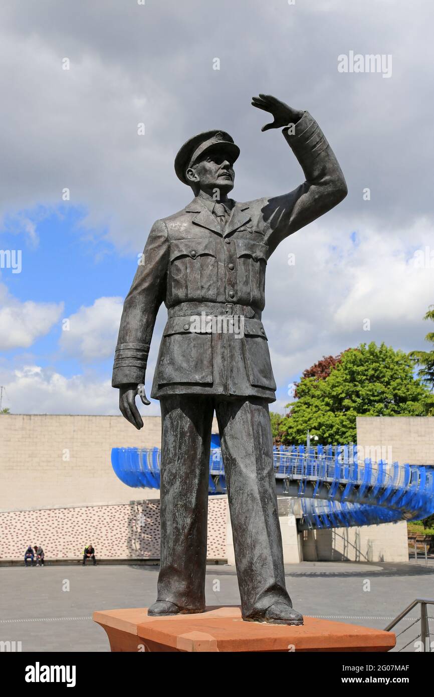 Sir frank whittle statue hires stock photography and images Alamy