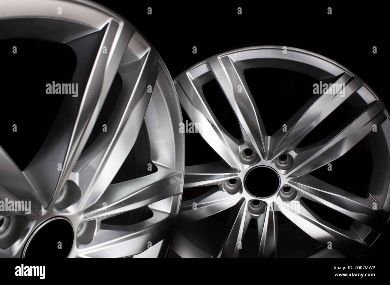 Car rims hi-res stock photography and images - Alamy