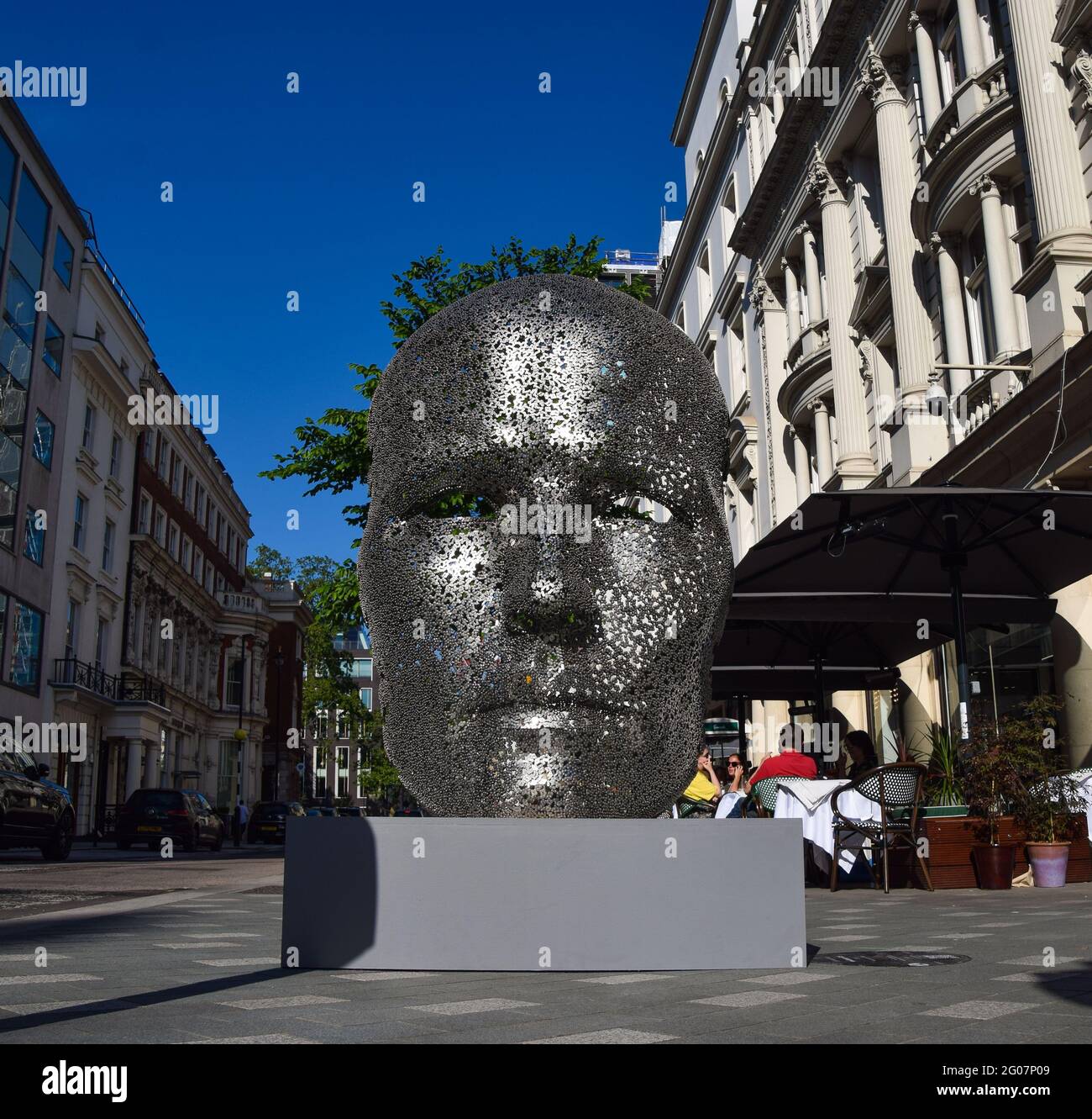 London United Kingdom 1st June 21 Meditation 626 By Seo Young Deok 18 In Bond Street The Mayfair Sculpture Trail Is An Outdoor Exhibition In Central London S Mayfair Area Which Showcases New Sculptures