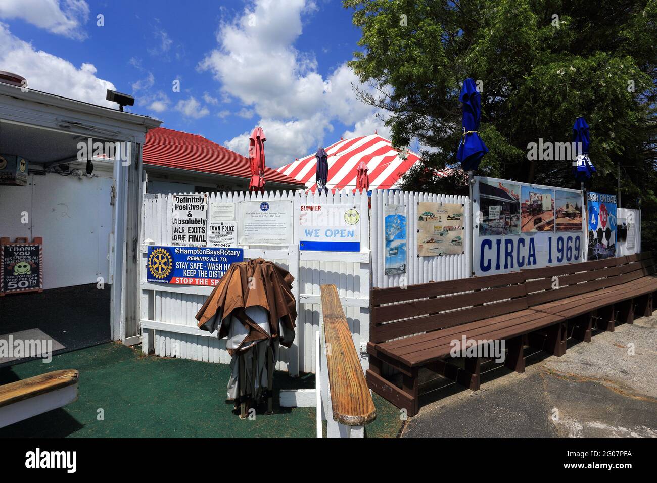The Boardy Barn bar Hampton Bays Long Island New York Stock Photo Alamy