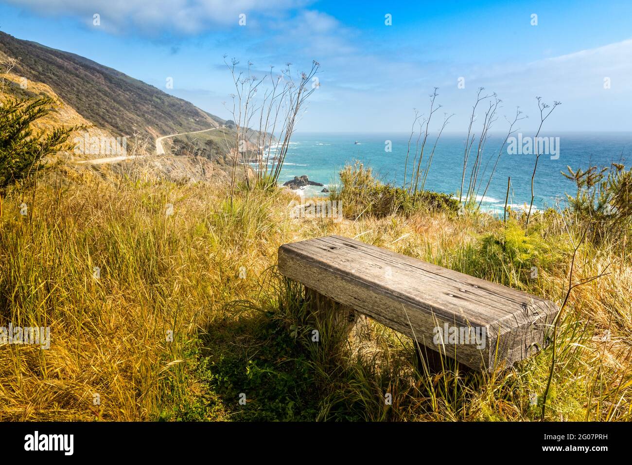 Wonderful viewing point with a bench on the pacific coast at Big