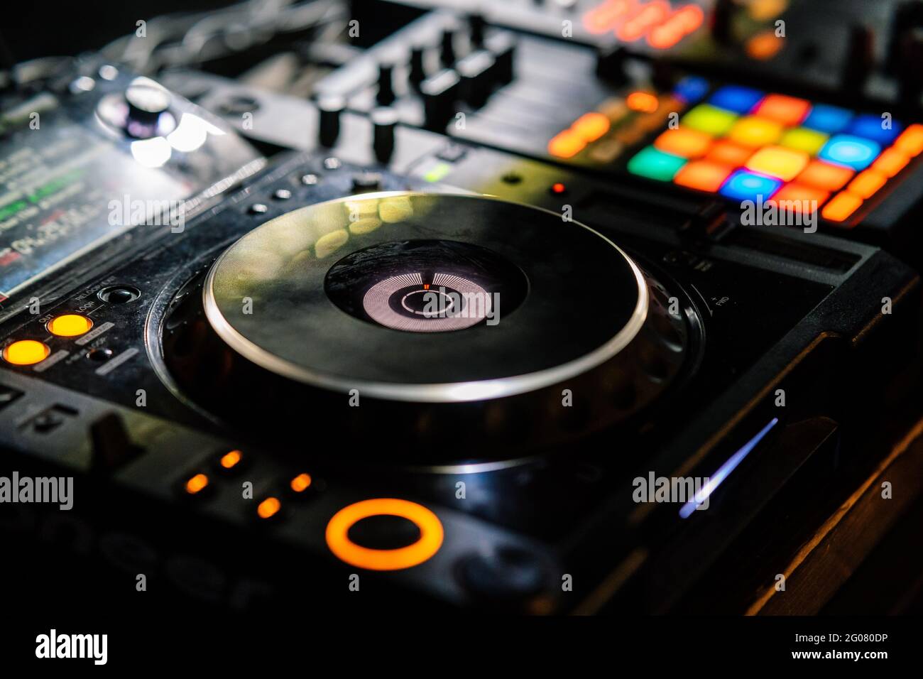 Pioneer dj hi-res stock photography and images - Alamy