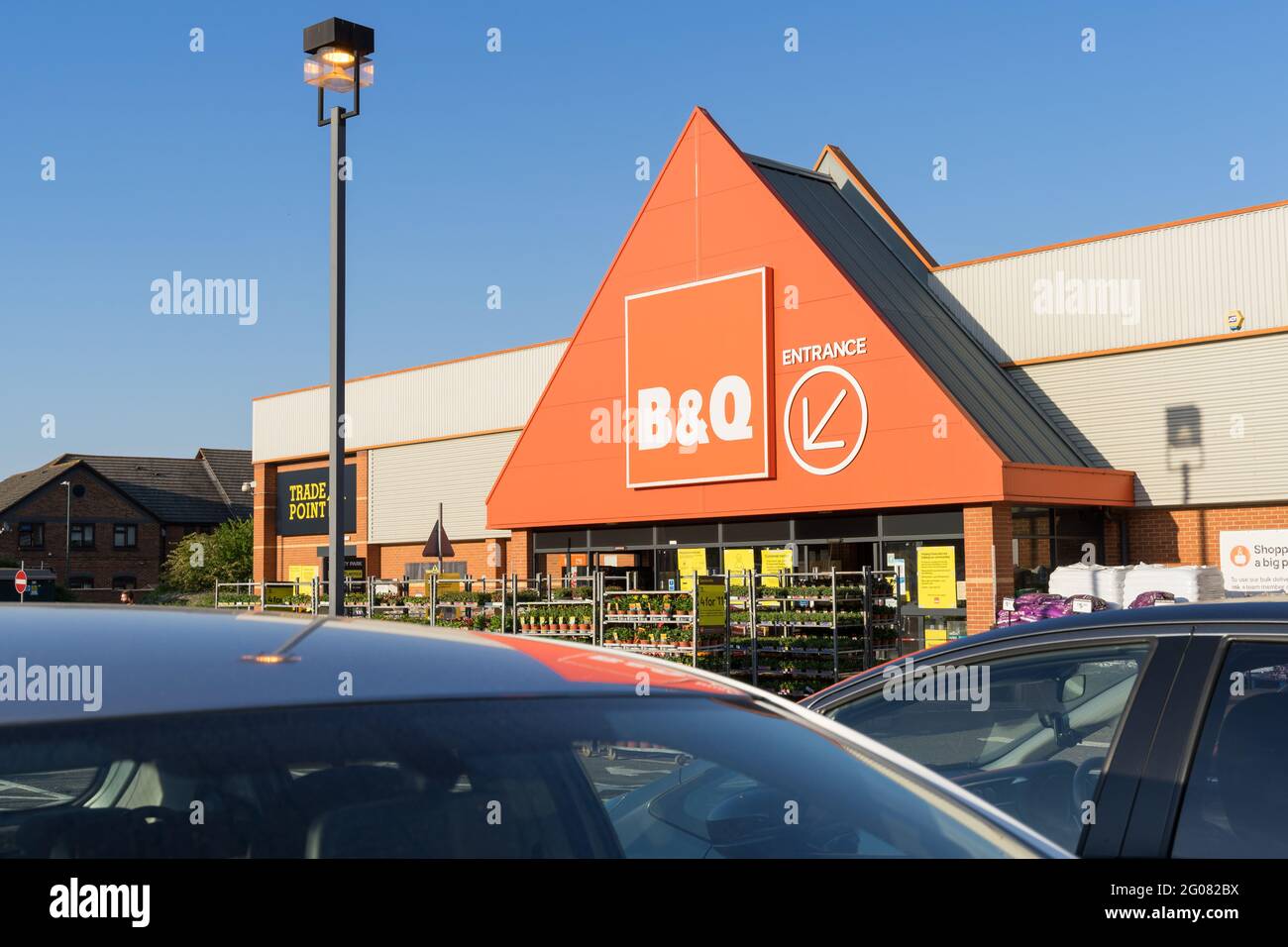 Orange color store entrance hi-res stock photography and images - Alamy
