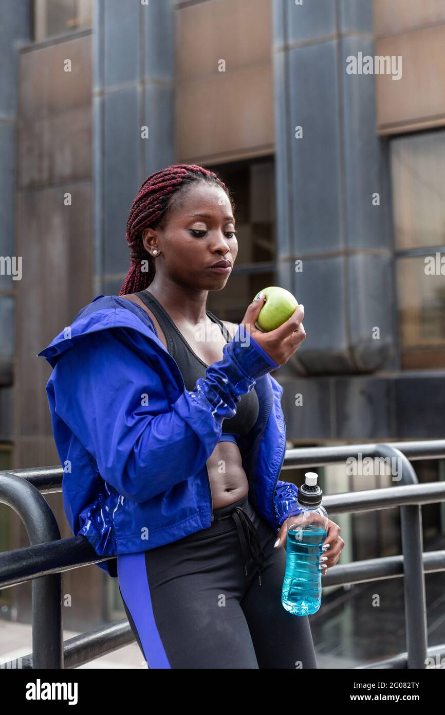 Young sportive african woman hi-res stock photography and images - Alamy