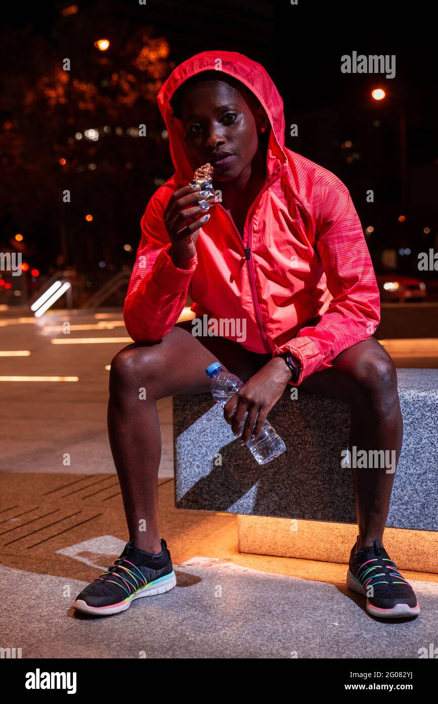 Black athlete eating a healthy snack hi-res stock photography and ...
