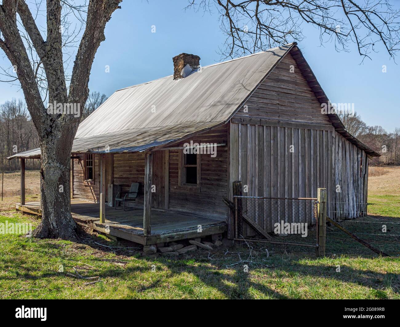 Old abandoned pioneer wood cabin with a covered front porch, in rural Alabama, USA. Stock Photo