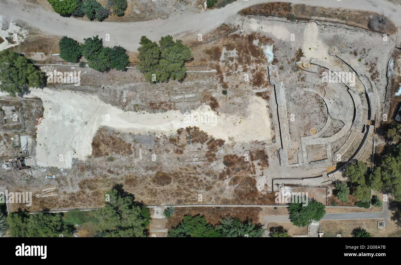 Ashkelon. 1st June, 2021. Aerial photo taken on June 1, 2021 shows the remains of a newly discovered Roman basilica in Israeli city of Ashkelon. Israeli archaeologists have discovered a magnificent and rare 2,000-year-old Roman basilica, the Israel Antiquities Authority (IAA) said on Monday. Credit: Gil Cohen Magen/Xinhua/Alamy Live News Stock Photo