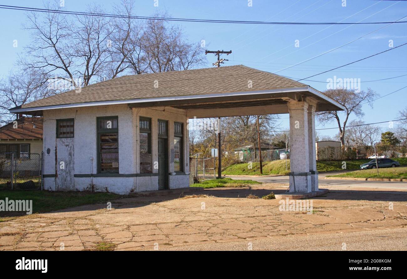 Old Abandoned Gas Station rural Eastern Texas Stock Photo Alamy